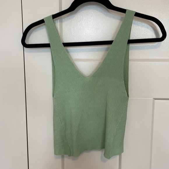 Ribbed crop tank with knot tie front - Picture 6 of 7